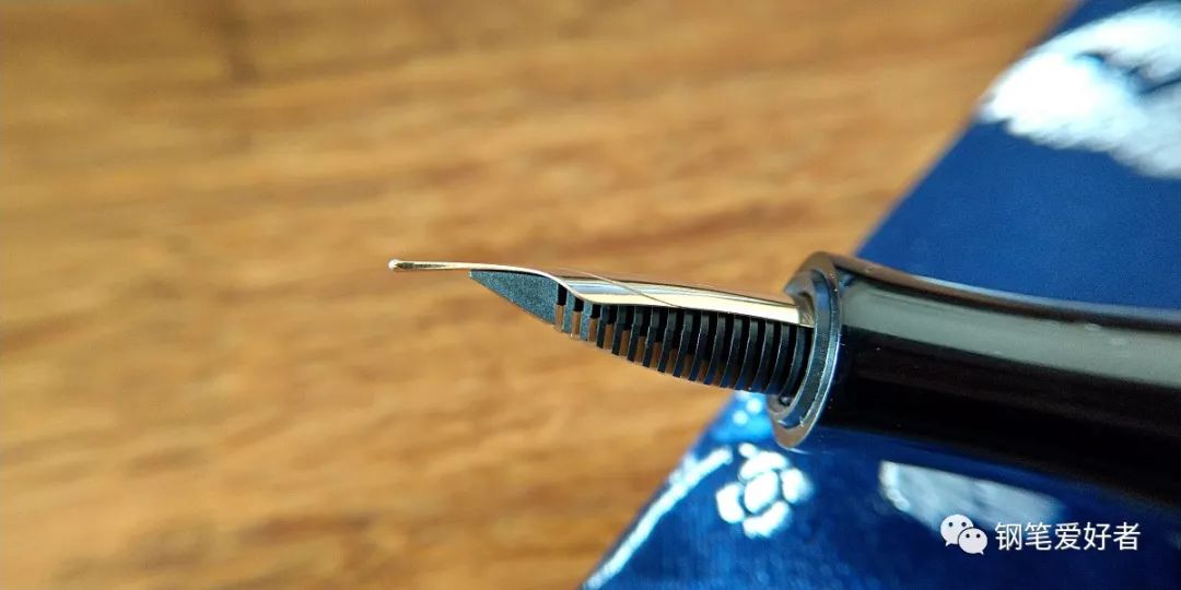顶级钢笔品牌测评,金尖pelikan钢笔测评
