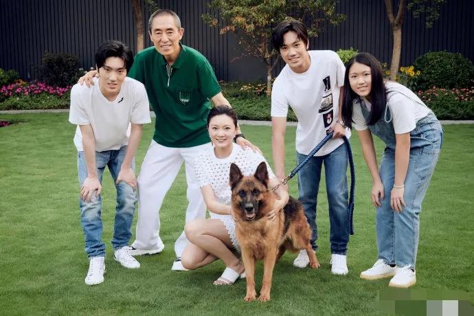 20岁放弃大学学业爱上张艺谋,为他生儿育女,陈婷逆袭的人生