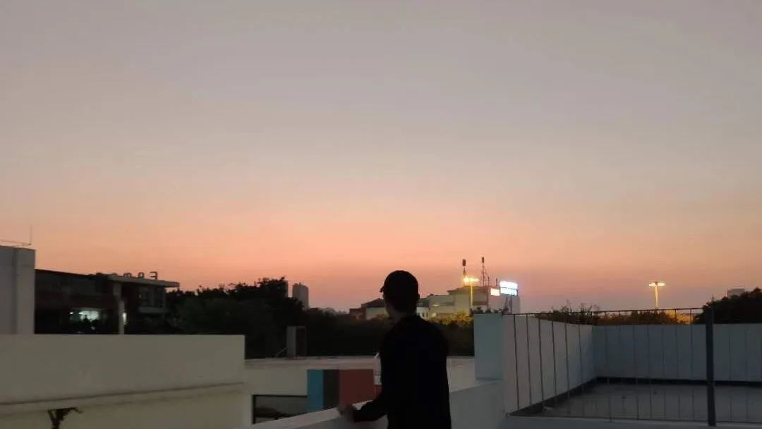 休息天与朋友们一起放松,朋友们出来放松心情