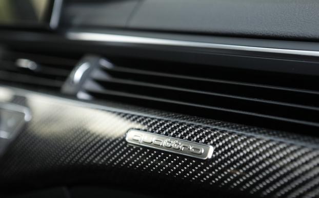 豪华动感奥迪a4l,奔驰c260和奥迪a4l试驾对比