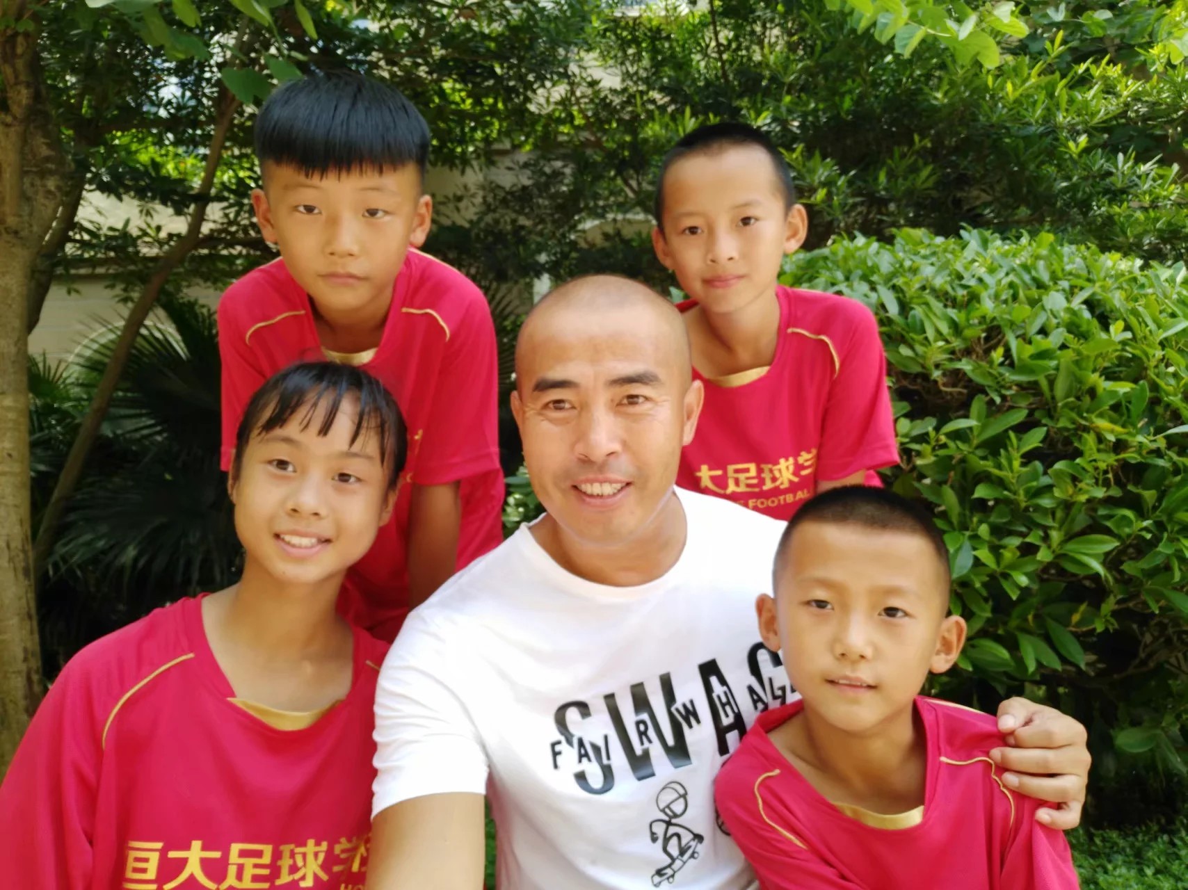 记录校园足球比赛,记录学校足球联赛精彩瞬间