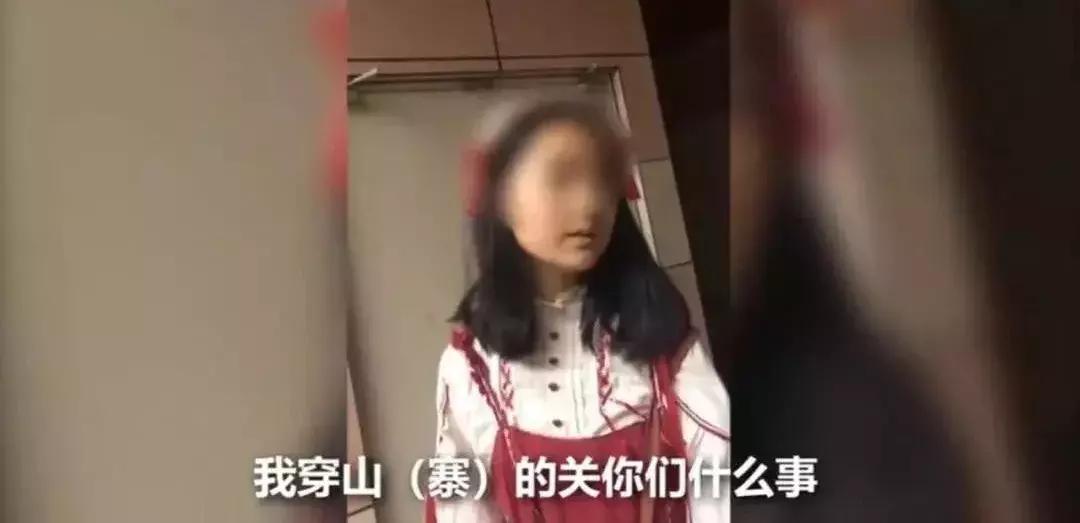 第一批00后女孩，已经不屑于穿AJ了