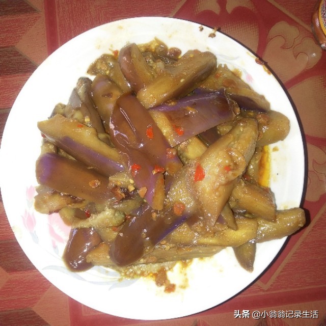 香辣茄子最简单做法窍门,大厨教你做风味茄子外酥里嫩酸甜