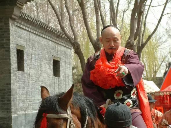 导演界的“扫地神僧”，10年8部神剧，他撑起了国产剧半壁江山