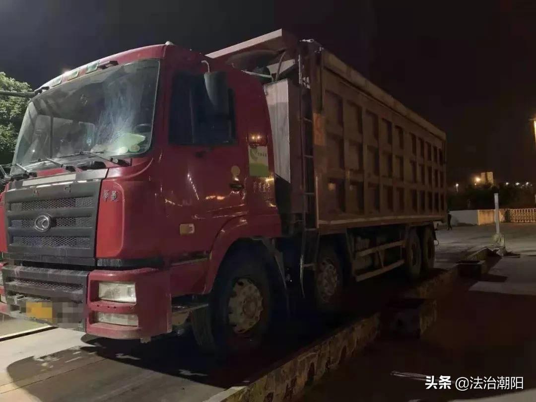 百吨王卡车落水,百吨王货车压塌大桥