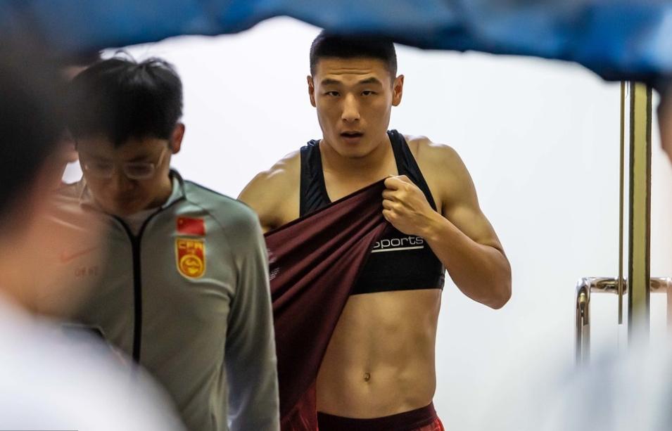 武磊脱衣黄牌,国足武磊近期的表现