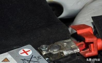 沃尔沃xc60蓄电池更换步骤,蓄电池更换的原则是什么