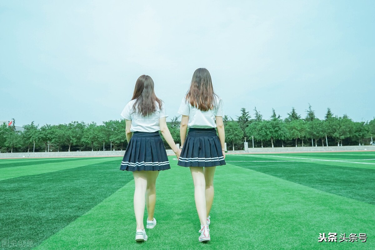 你若白纱落地我必盛装来迎文案,待你白纱落地我必短裙相陪