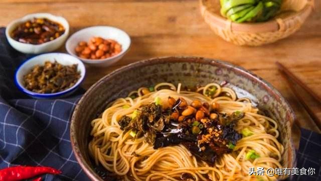 重庆小面的三鲜汤怎样调制,三鲜小面是哪三鲜