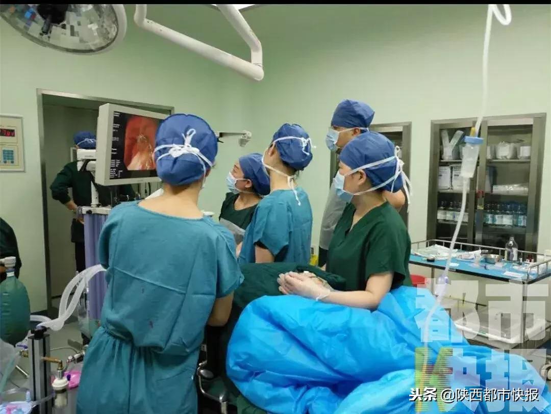 孕妇吃枣把枣核吞下去了没事吧,孕妇吃红枣不小心把核吞了