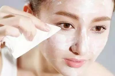 不会卸妆，你抹1万元一瓶的乳液，擦18层精华都没用