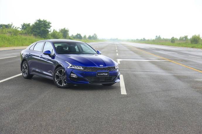 2021起亚k5凯酷1.5焕新版试驾视频,2024款起亚k5夜间第一视角试驾