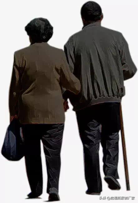 他给妈妈的买的第一份礼物，竟然是一包成人纸尿裤...