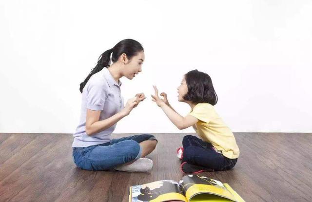 孩子模仿父母的不良行为的例子,当孩子开始模仿大人家长要注意了