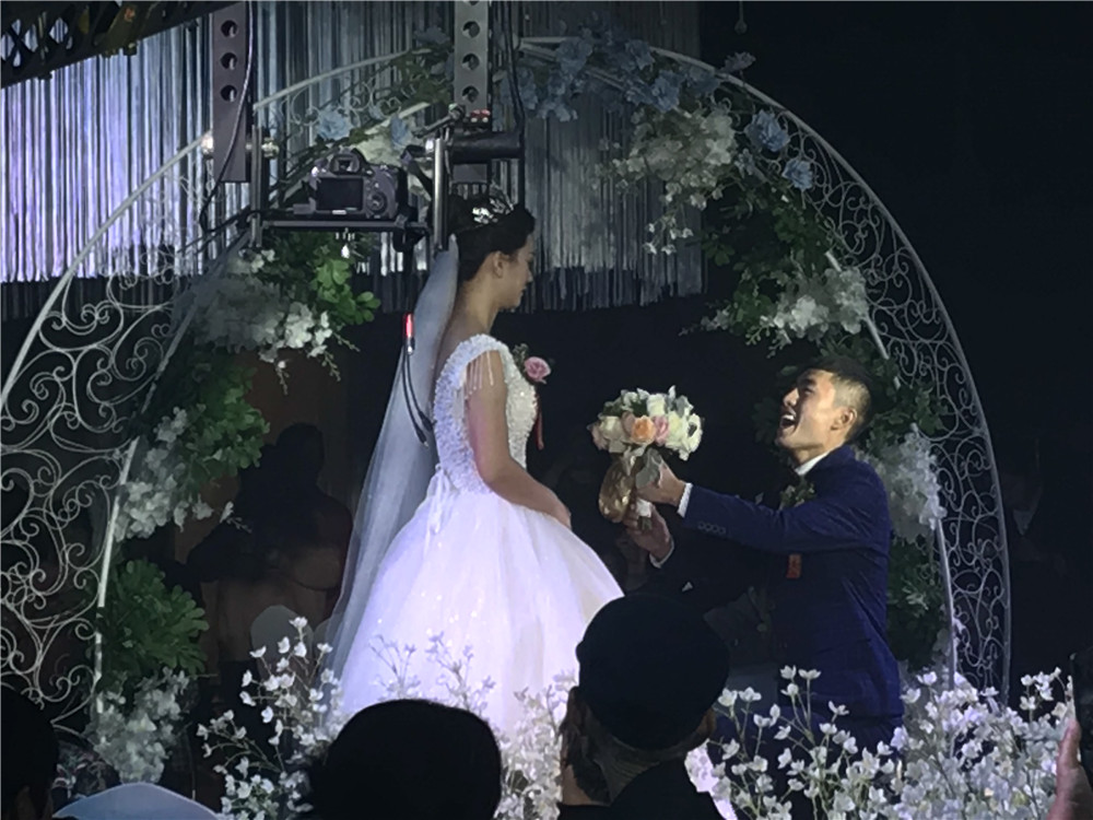 吴龑河南建业照片,建业球迷现场求婚