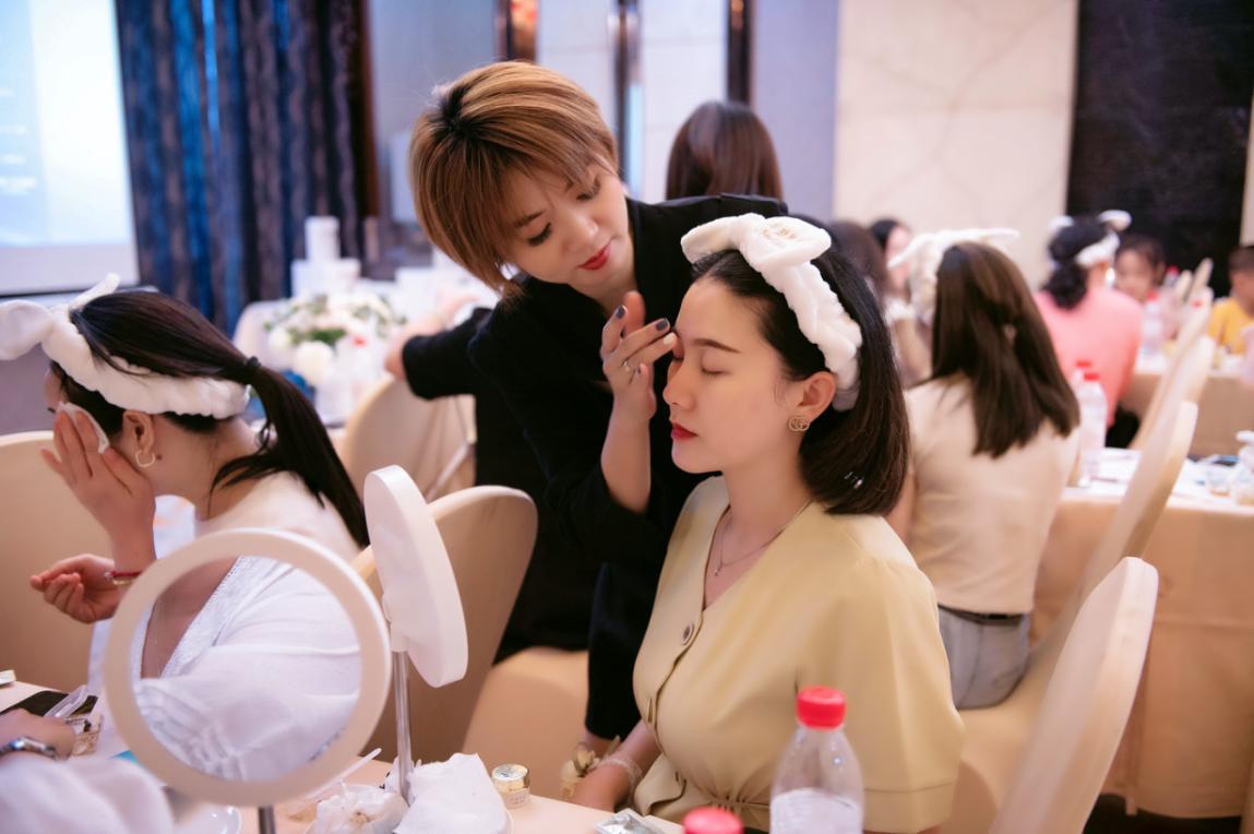 华瑞凯琳新肌源套盒,焕肤面膜华瑞凯琳