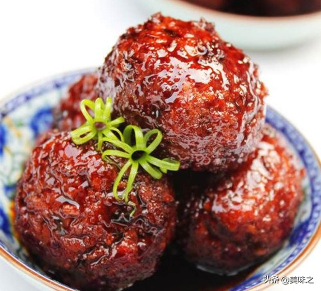 红烧狮子头最正宗的做法软糯醇香,红烧狮子头经典做法香滑软糯
