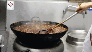 被偏头痛困扰28年的炒料师痛得炸裂还要开店感动无数网友