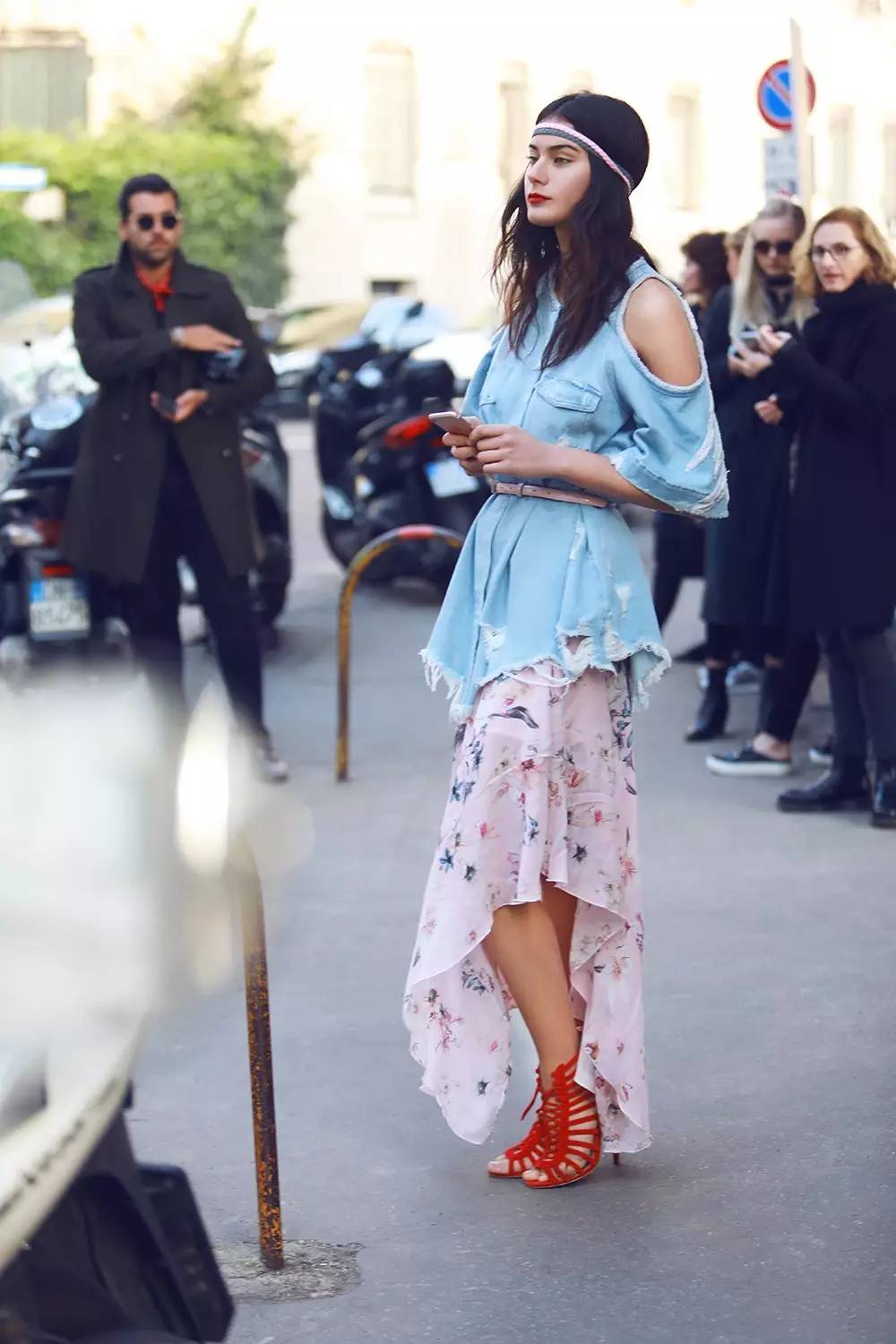 它们是街拍中永不落伍的存在也是你衣柜的救星