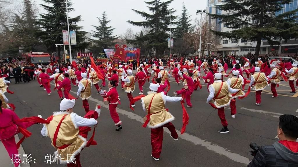 城关镇社火表演安塞腰鼓,社火打腰鼓