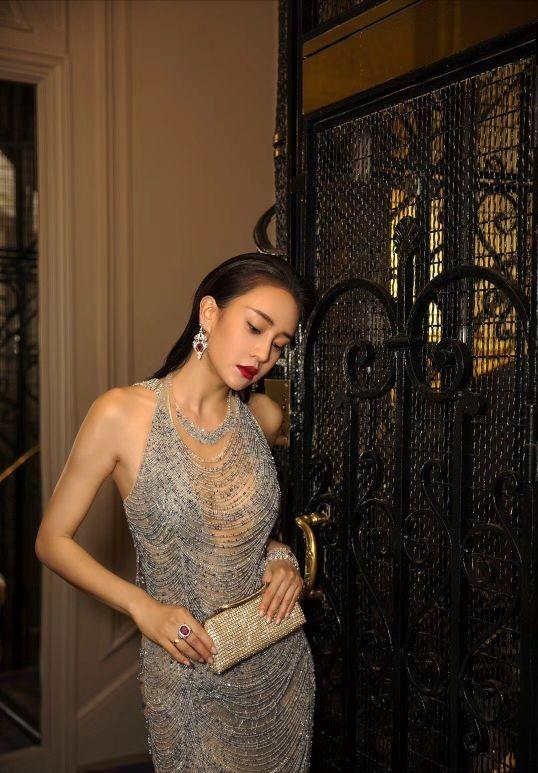 “龙女郎”身材有多好？作为瑜伽教练的她，紧致身材，惹人羡慕了