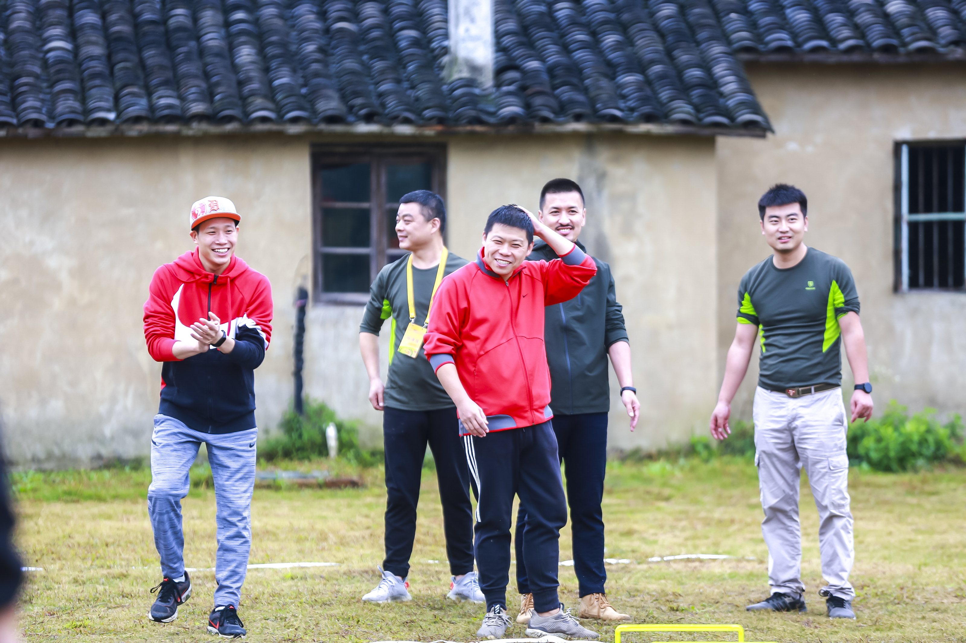 陆上打、天上飞、水中游，感受全方位体验——三省一市体育达人齐聚嘉兴动起来