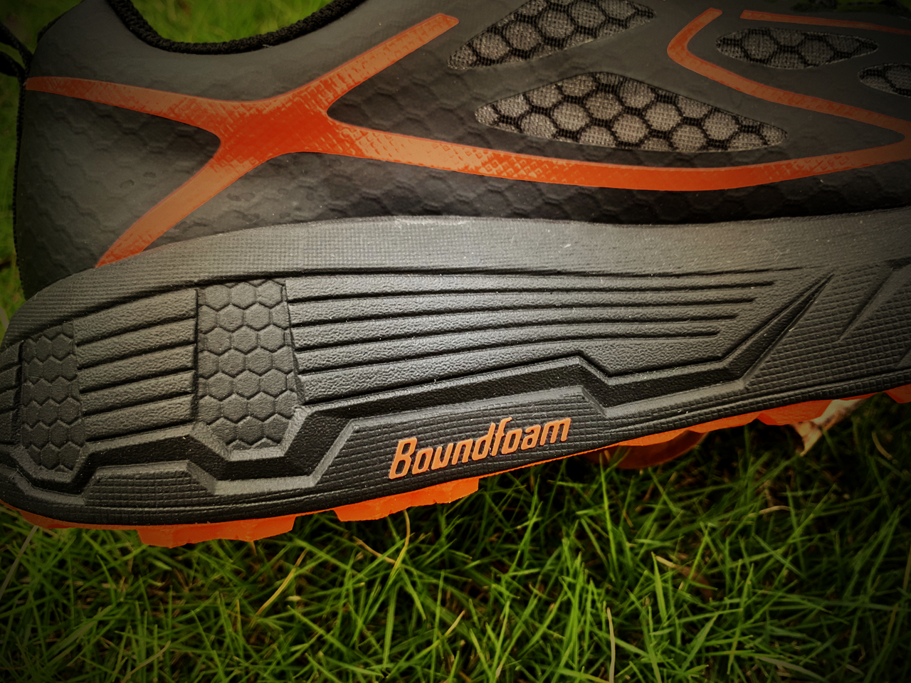 奔跑的Faith-咕咚R2信仰跑步鞋