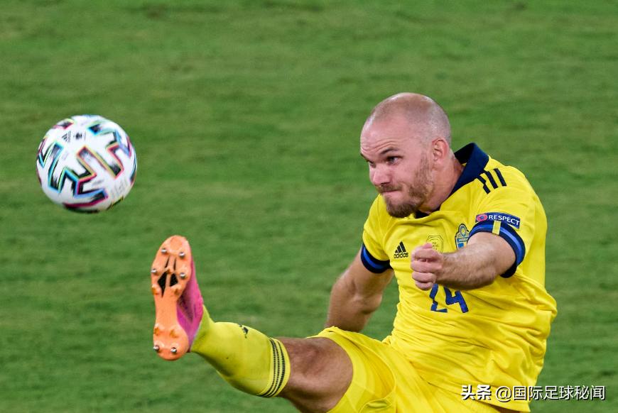 中超再现恶意飞踹犯规,中超赛场再现凶狠犯规