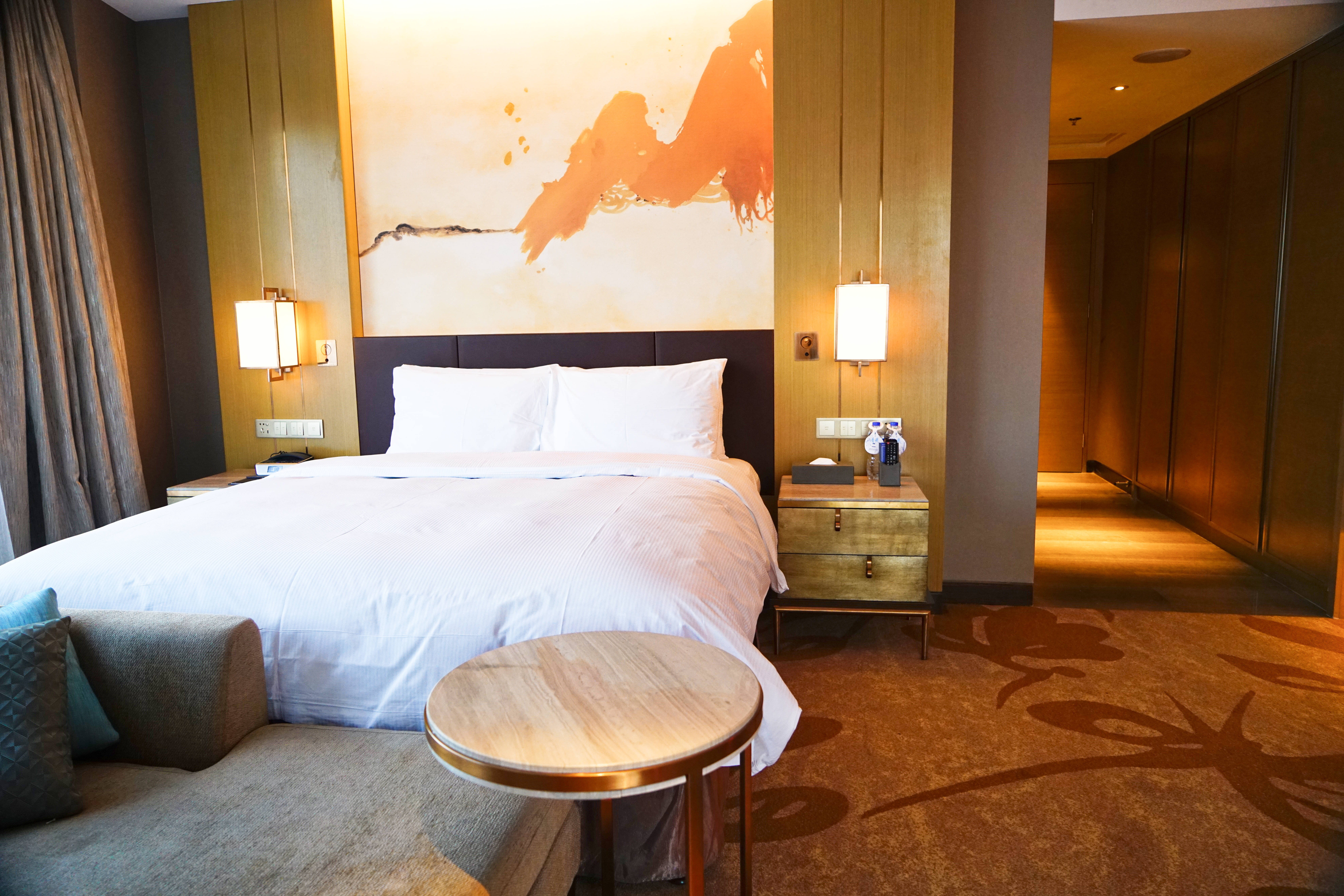 在最寒冷的夜，一个女孩独自去沈阳旅行，遇上冰火两重天的希尔顿