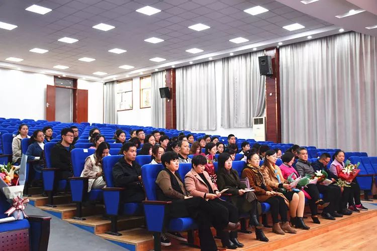 新老教师拜师仪式报道,二中教师拜师仪式