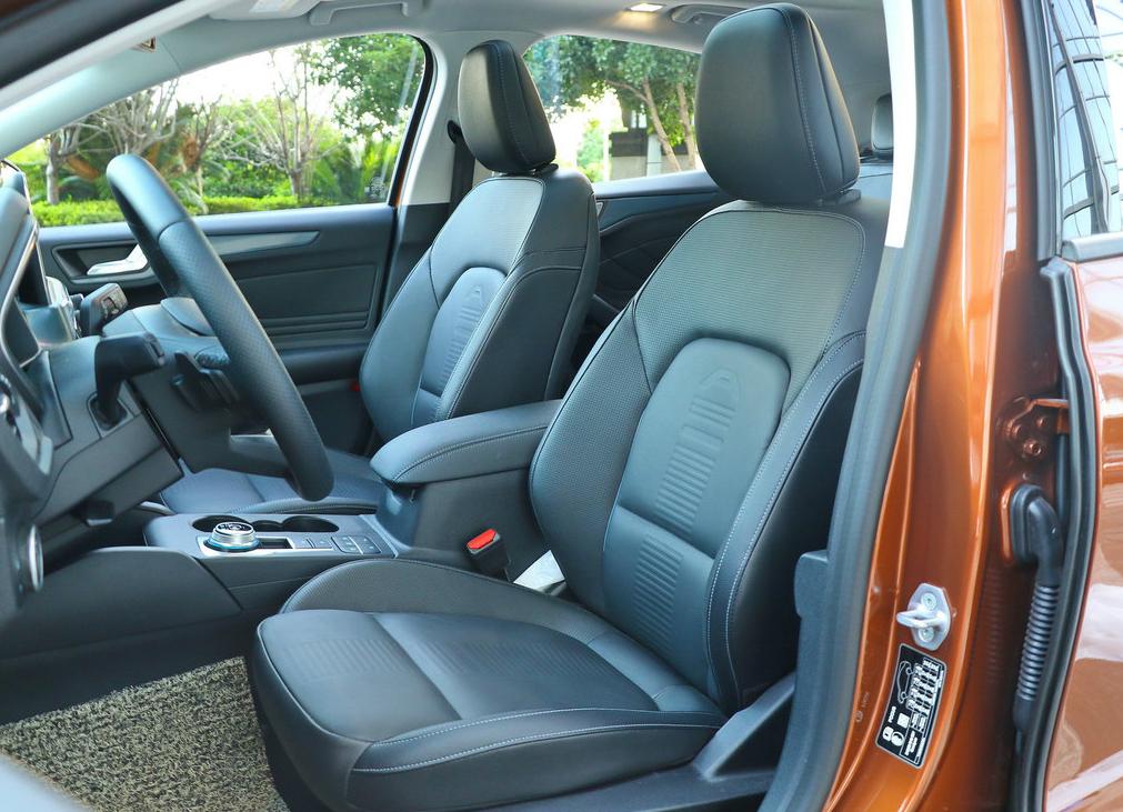 福特再亮王牌，变速箱动力衔接平顺给力，可惜三缸机成败笔