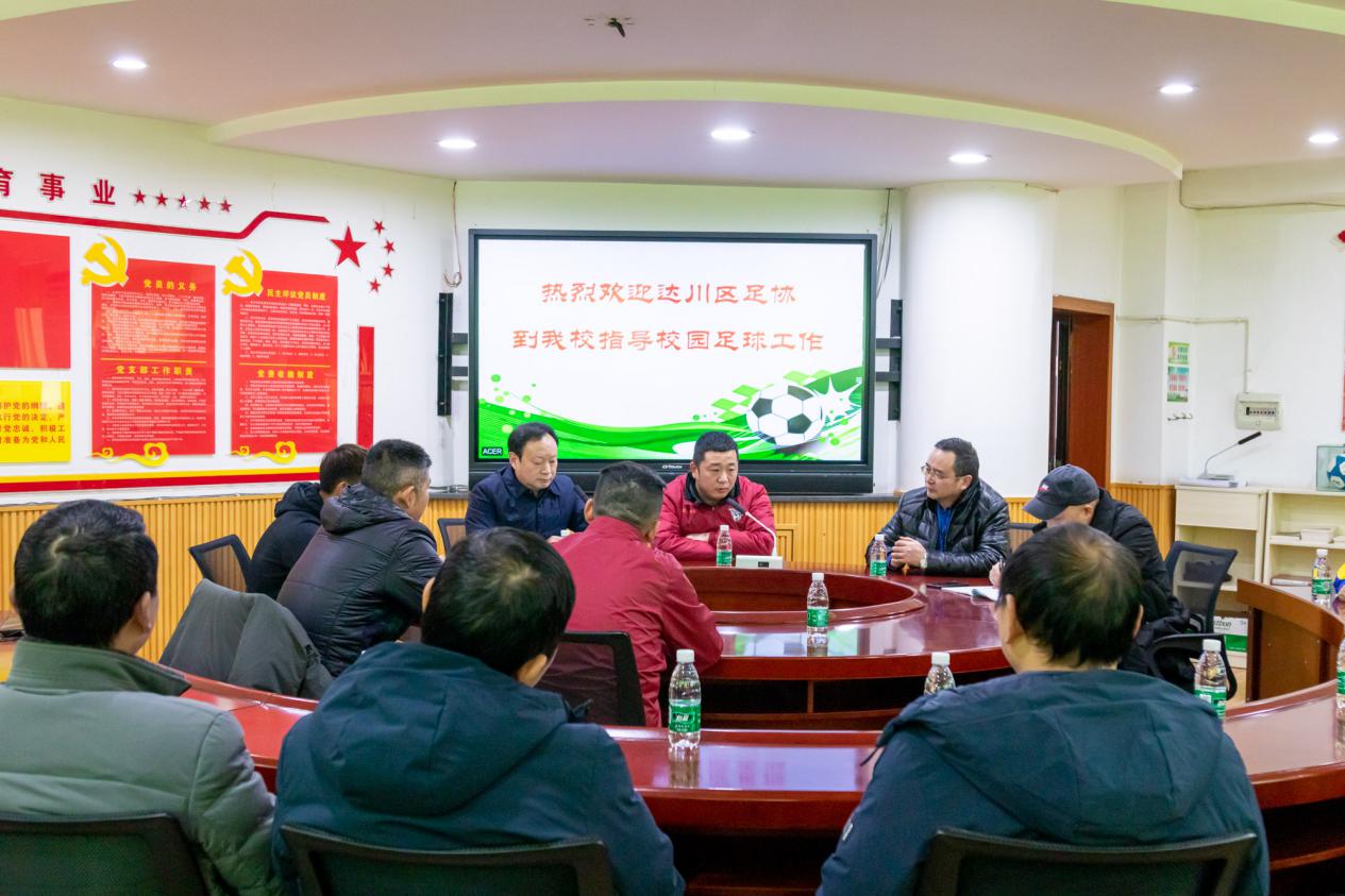 达川逸夫小学学子龚秋乐回母校传经送道