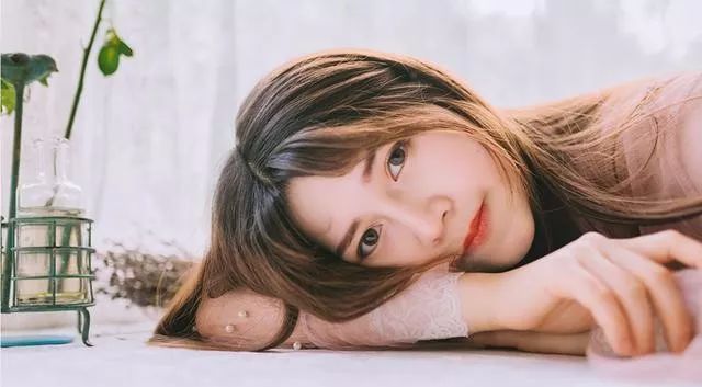 女人不主动联系你却回你消息,女人不回你消息的真实心理