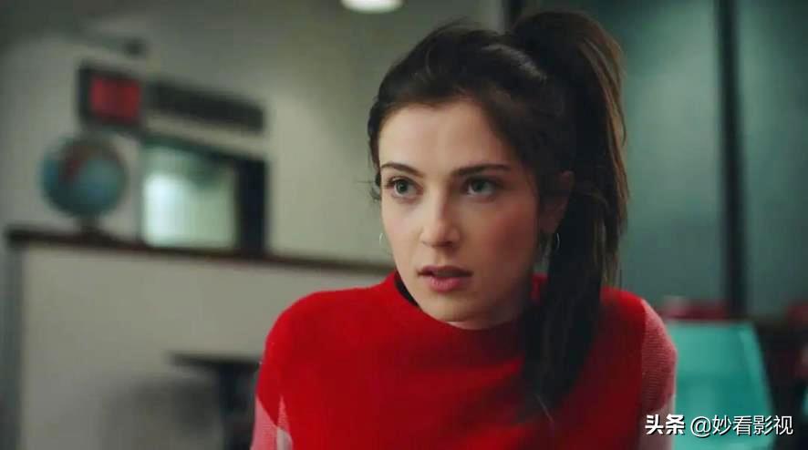 披着猎奇外衣的性喜剧——《绑定第1季》