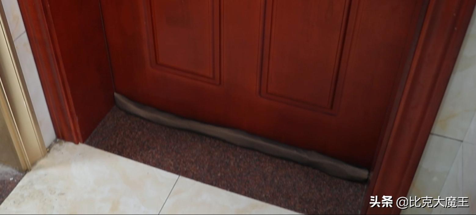 房门透风怎么办,房门下面缝隙太大漏风