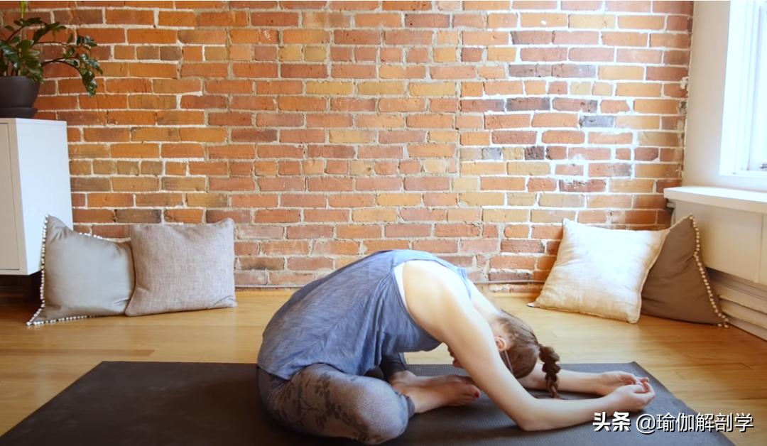 春季养肝正当时，8个体式养肝排毒，错过再等一年