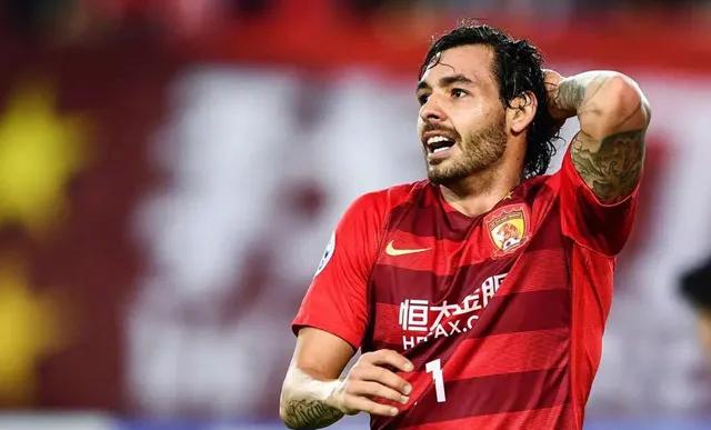 心灰意冷？国足开局不佳，高拉特是最后的救星？名记给出答案