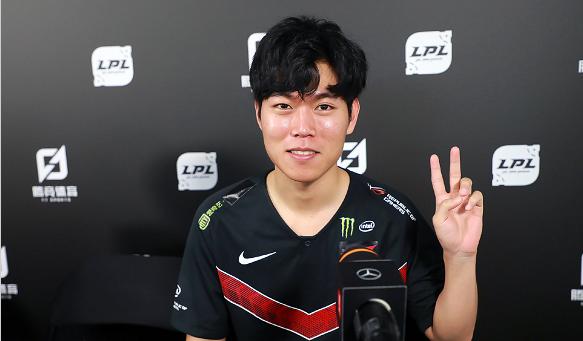 赛后群访kanavi,赛后群访