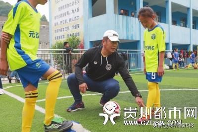 毕节大山深处，一群热爱足球的女孩正被越来越多的人关注