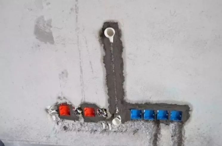 电视背景墙电视怎么穿电源线,电视墙没有预留电视线怎么处理