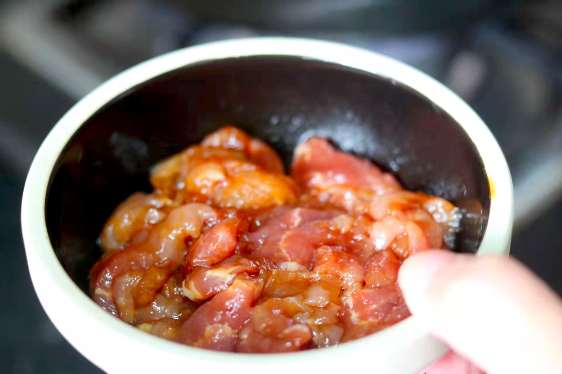 炒肉丝是用梅花肉还是里脊肉,辣椒炒梅花肉的正确方法