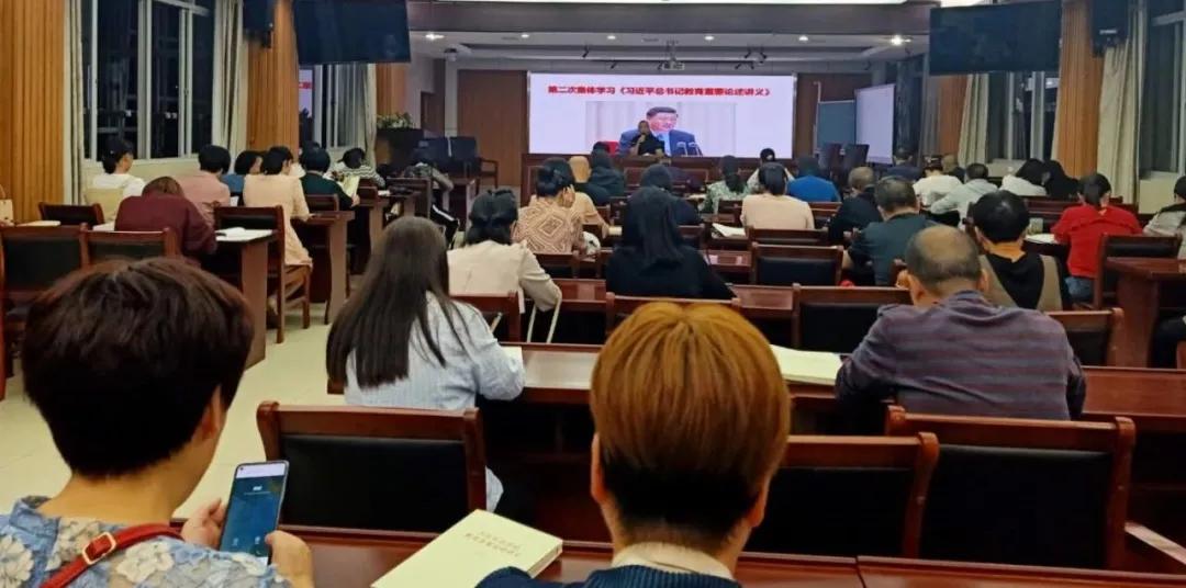 霞浦县西关小学全体教师学习《习*平近**总书记教育重要论述讲义》