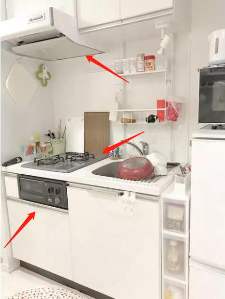 绝了！朋友家橱柜只有手臂那么长，灶具竟然斜着装