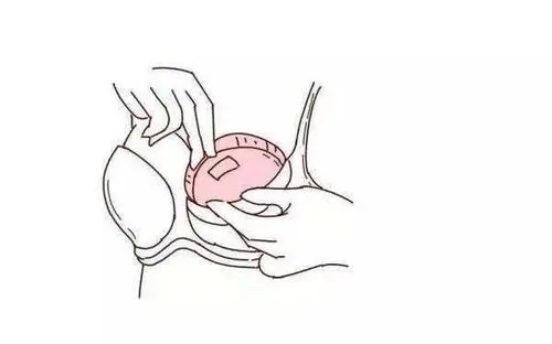 有部分宝妈们会遇到这样的问题：为什么奶水较少还会漏奶