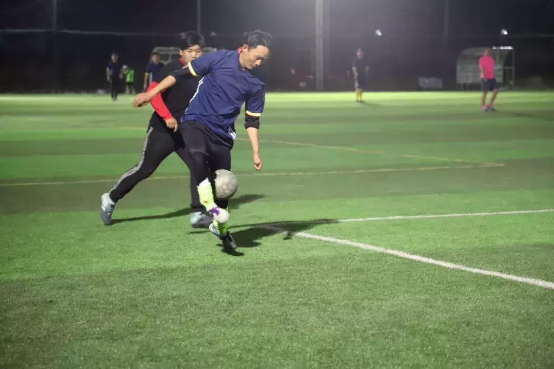 丽江人为什么喜欢踢足球,丽江人都喜欢踢足球