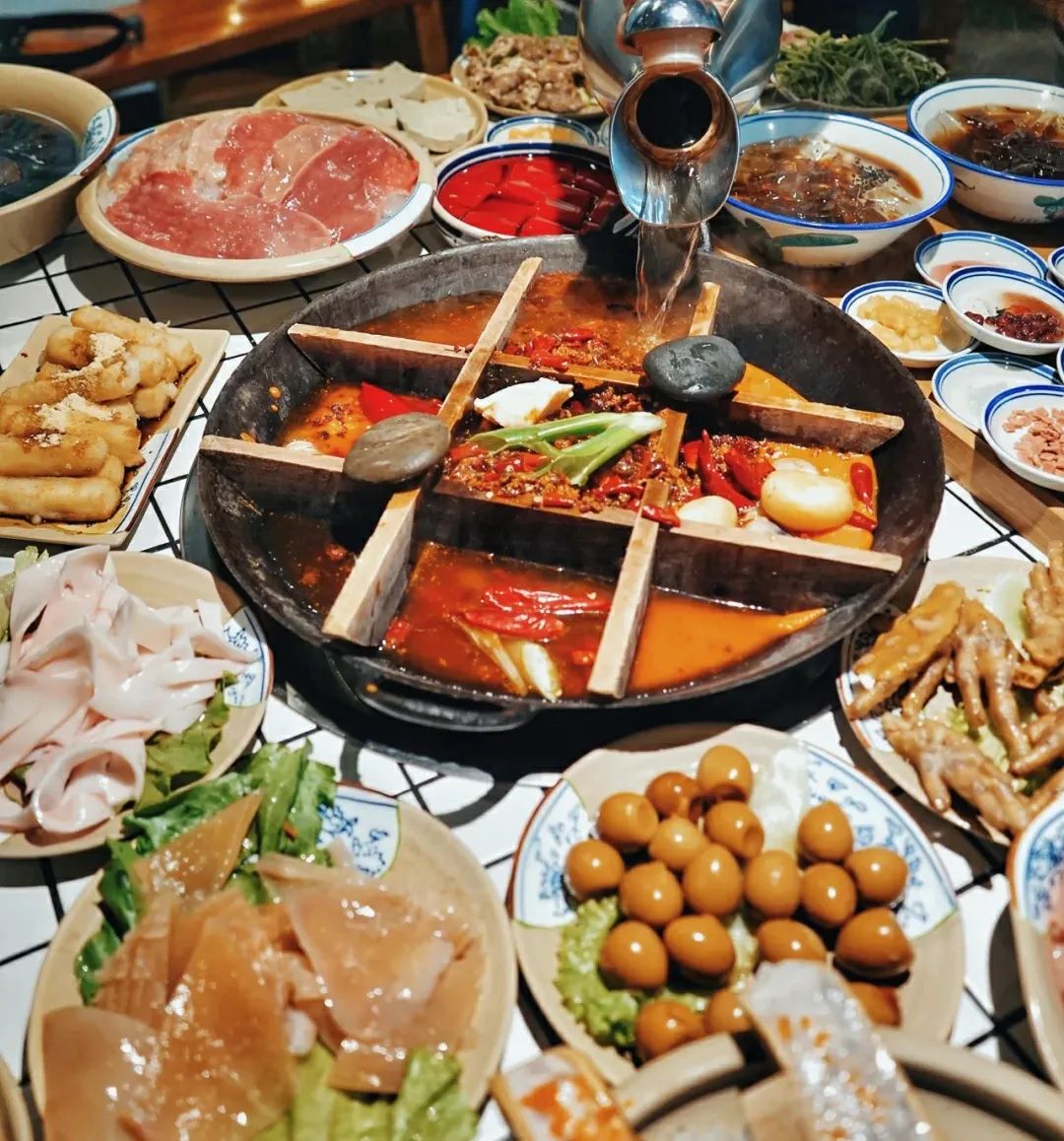重庆洪崖洞火锅排名前十强,地摊火锅重庆洪崖洞