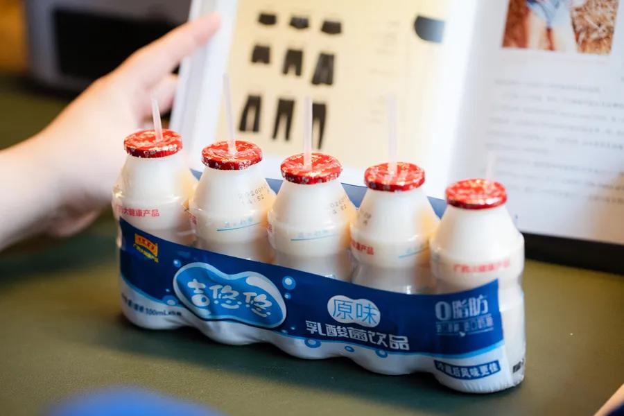 在李佳琪直播间买零食，是个划算的选择吗？