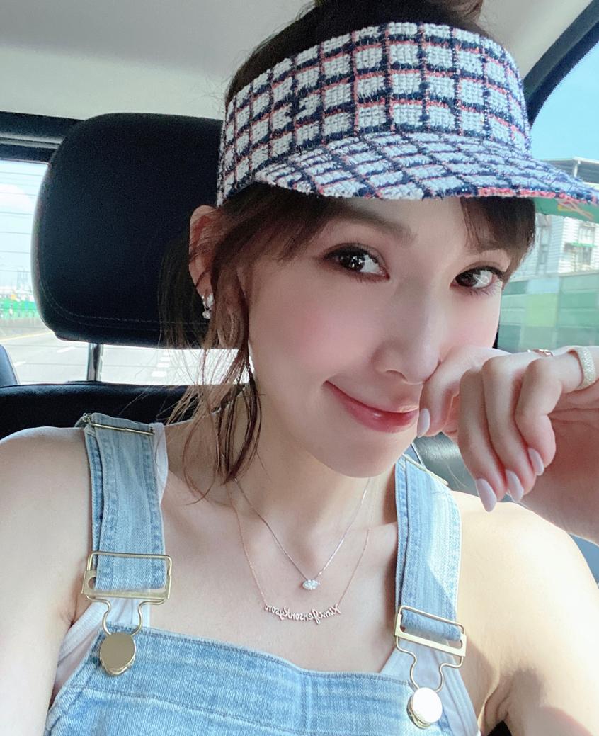 林志颖开豪车,老婆陈若仪用平价护肤品,差距有点大