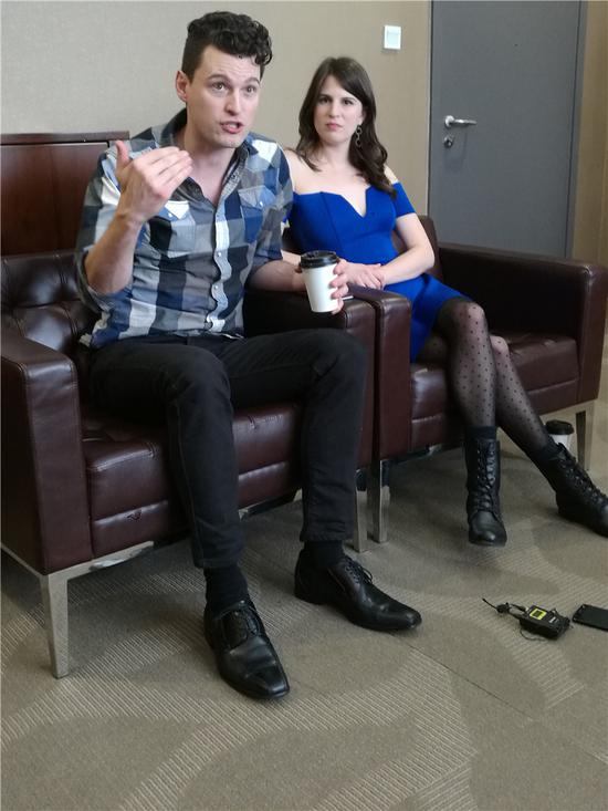 康纳和妻子的采访,康纳和妻子接受采访