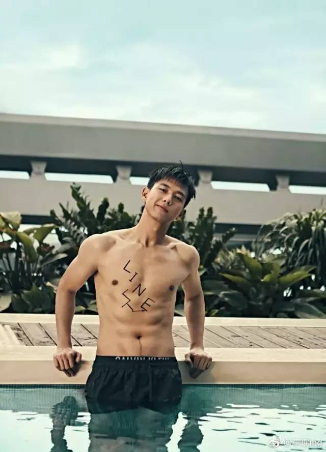 李现200斤未p照片曝光：你以为的腹肌男神，其实是自律狂魔